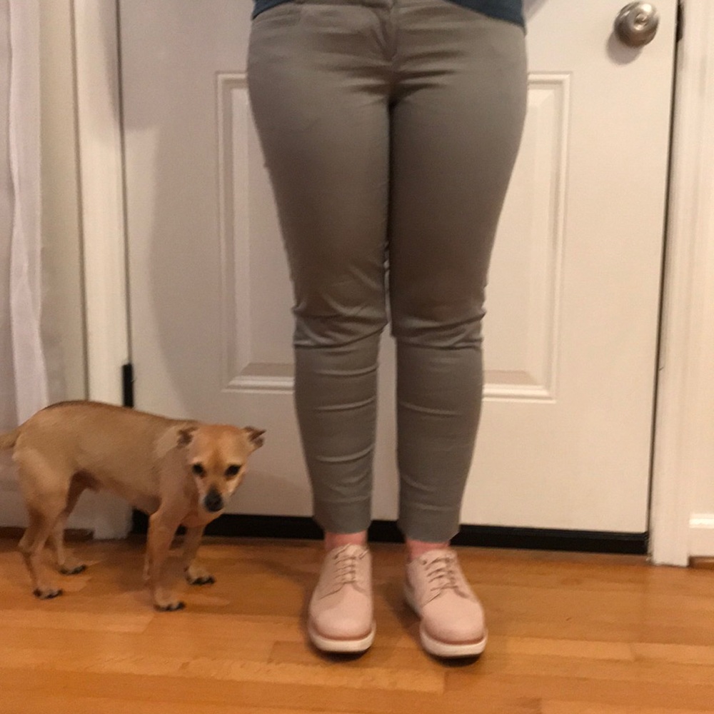 The limited size 4 short grey flat front chinos